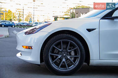 Седан Tesla Model 3 2021 в 
