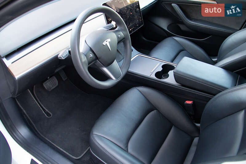 Седан Tesla Model 3 2021 в Києві