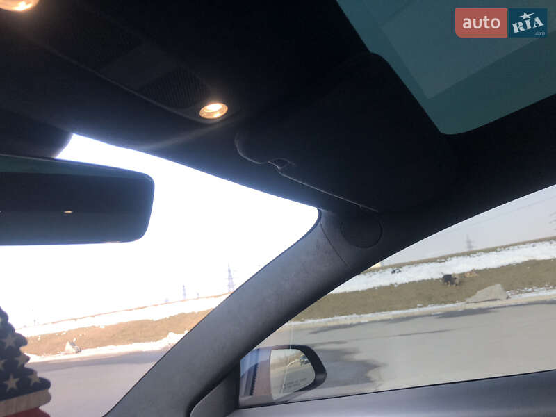Седан Tesla Model 3 2021 в Дніпрі