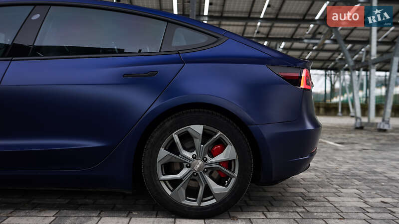 Седан Tesla Model 3 2018 в Львові
