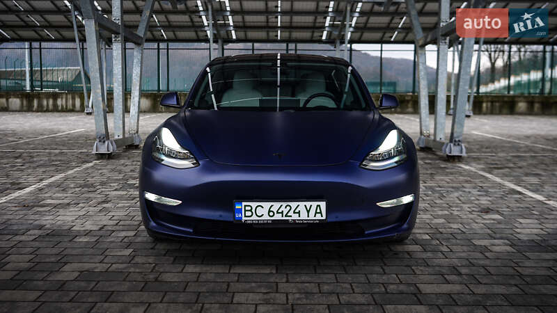 Седан Tesla Model 3 2018 в Львові