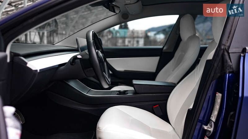 Седан Tesla Model 3 2018 в Львові