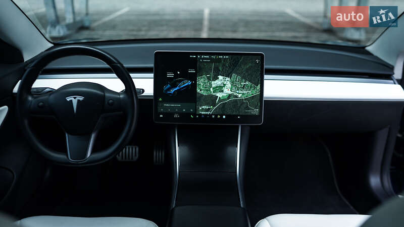 Седан Tesla Model 3 2018 в Львові