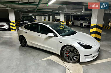 Седан Tesla Model 3 2021 в 