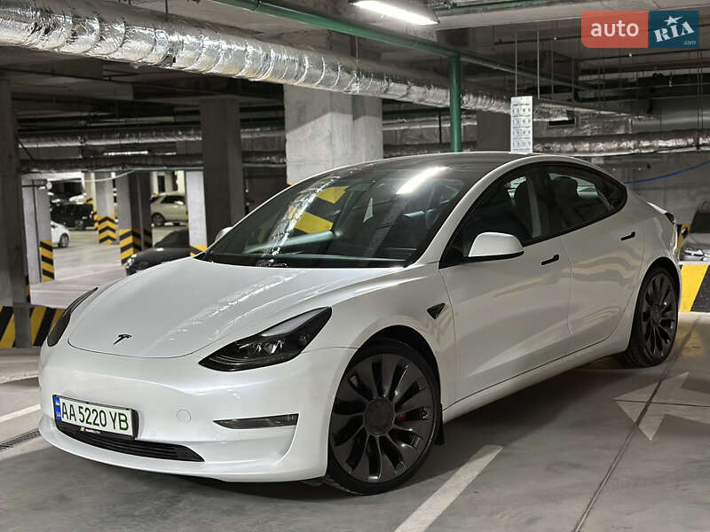 Седан Tesla Model 3 2021 в Києві
