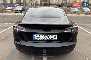 Седан Tesla Model 3 2020 в 