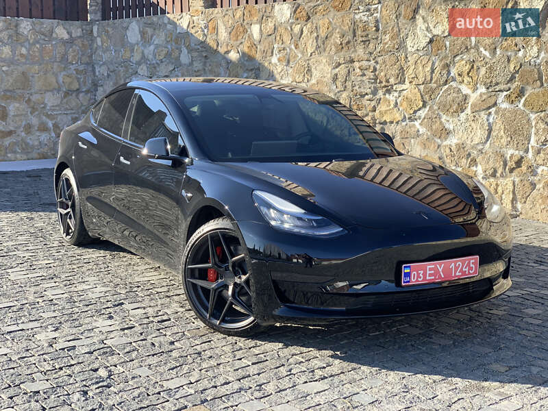 Седан Tesla Model 3 2019 в Ровно