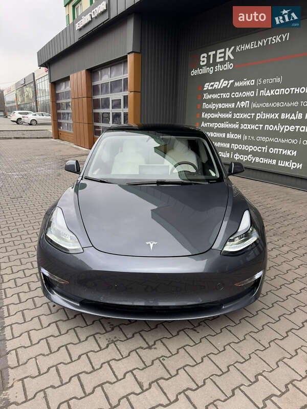 Седан Tesla Model 3 2022 в Києві