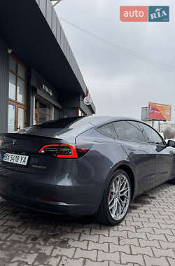 Седан Tesla Model 3 2022 в 