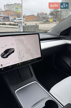 Седан Tesla Model 3 2022 в 