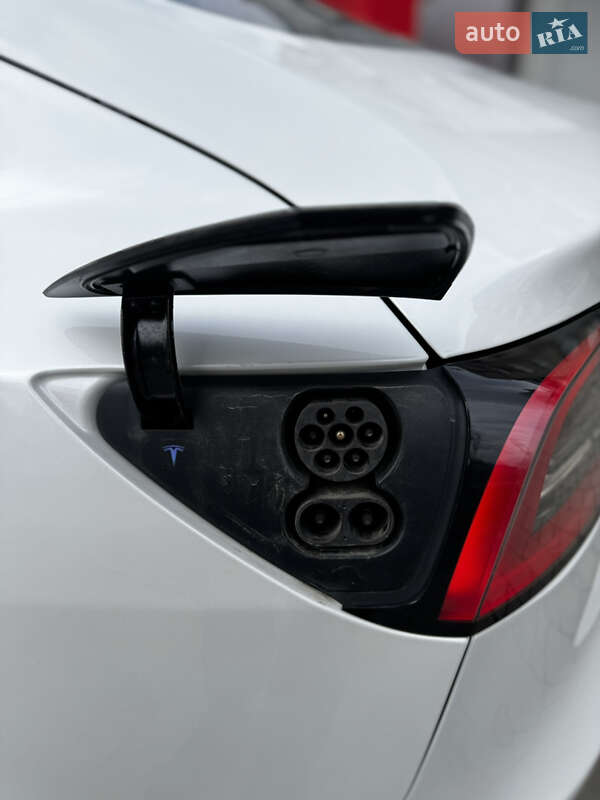 Седан Tesla Model 3 2022 в Львове