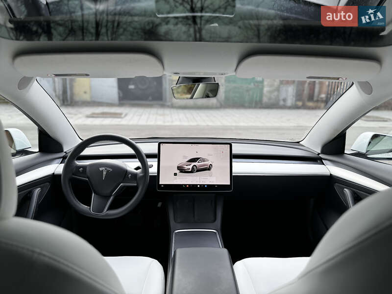 Седан Tesla Model 3 2022 в Львове