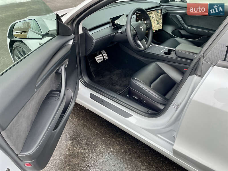 Седан Tesla Model 3 2021 в Києві