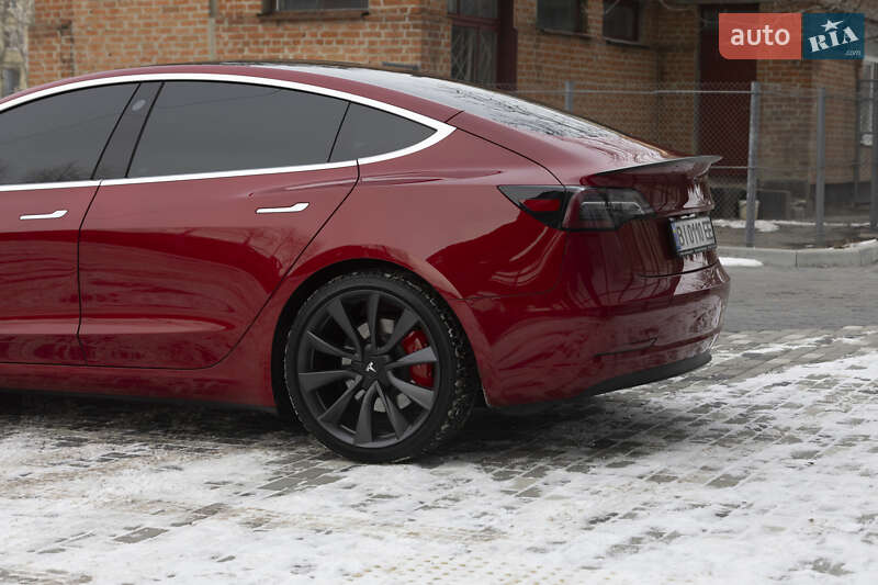 Седан Tesla Model 3 2020 в Києві