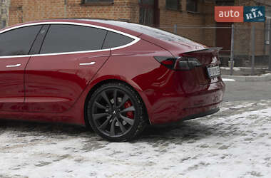 Седан Tesla Model 3 2020 в 