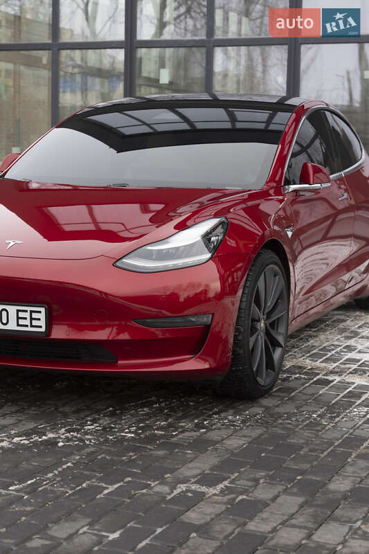 Седан Tesla Model 3 2020 в Києві