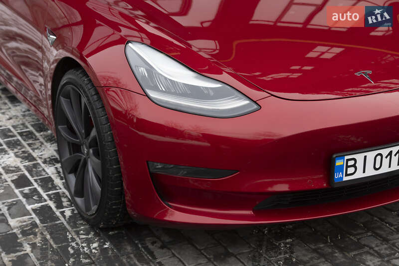 Седан Tesla Model 3 2020 в Києві