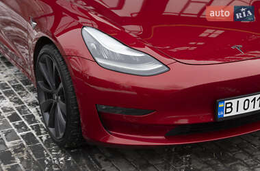 Седан Tesla Model 3 2020 в 