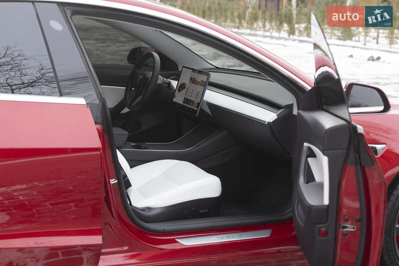 Седан Tesla Model 3 2020 в Києві