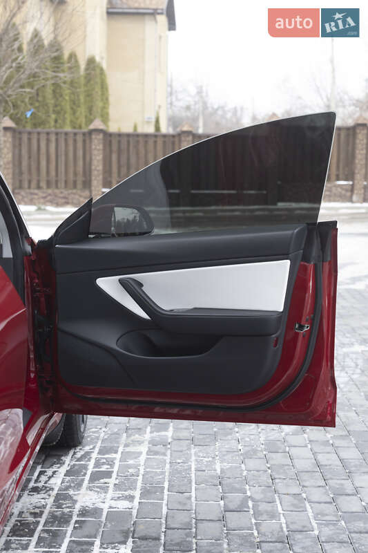 Седан Tesla Model 3 2020 в Києві