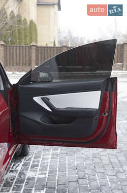 Седан Tesla Model 3 2020 в 