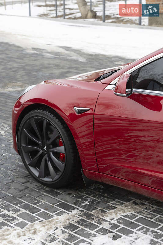 Седан Tesla Model 3 2020 в Києві
