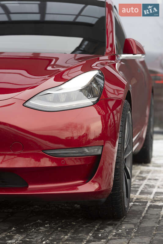 Седан Tesla Model 3 2020 в Києві