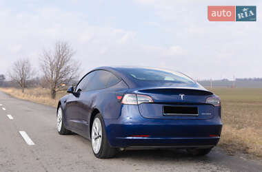 Седан Tesla Model 3 2022 в 