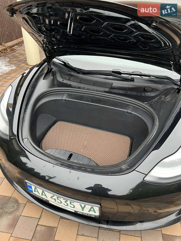 Седан Tesla Model 3 2018 в Киеве