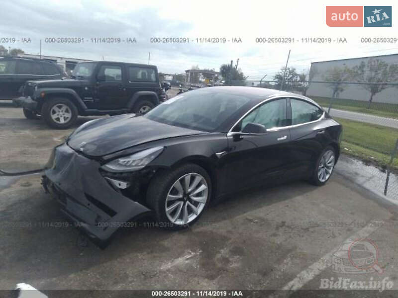 Седан Tesla Model 3 2018 в Киеве