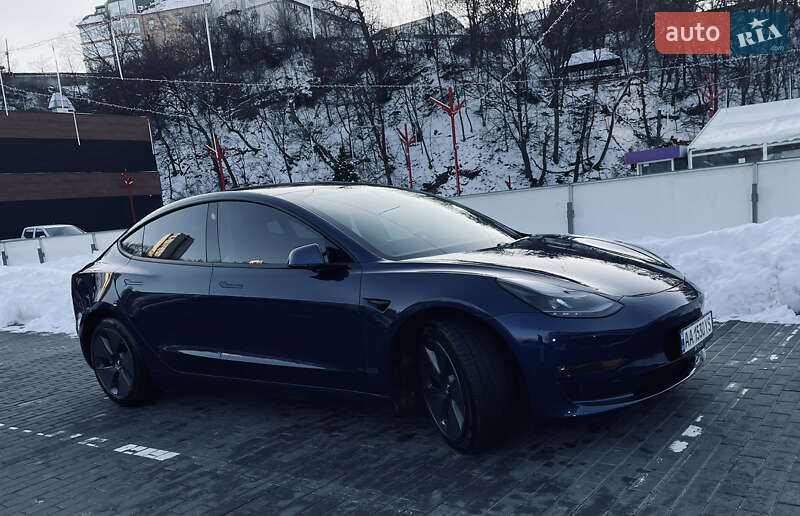 Седан Tesla Model 3 2021 в Киеве