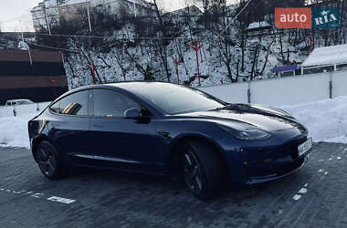 Седан Tesla Model 3 2021 в 