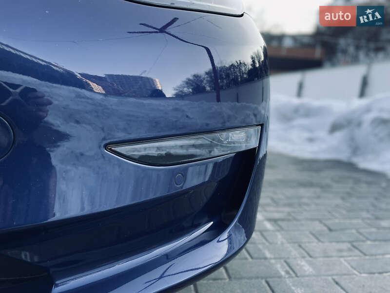 Седан Tesla Model 3 2021 в Киеве