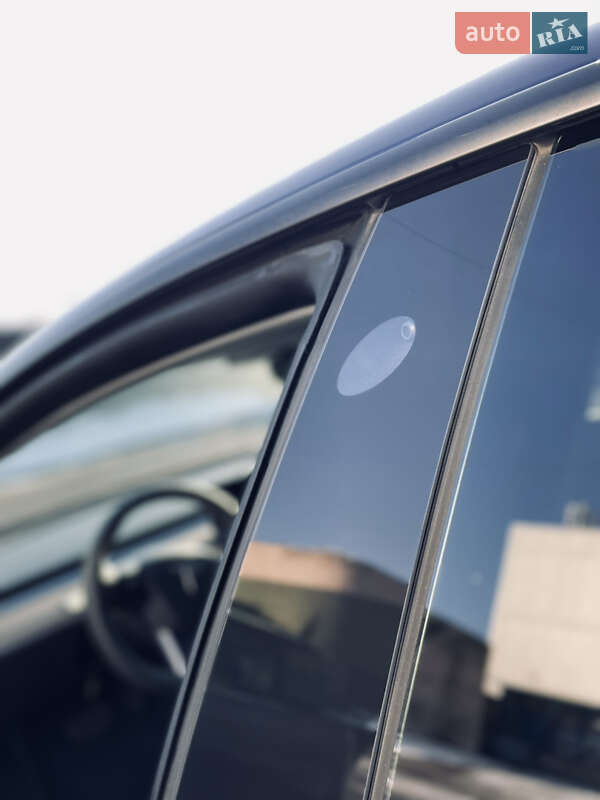 Седан Tesla Model 3 2021 в Киеве