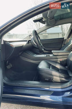 Седан Tesla Model 3 2021 в 