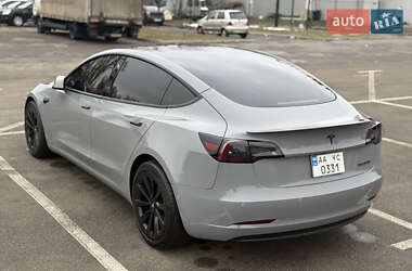 Седан Tesla Model 3 2022 в 