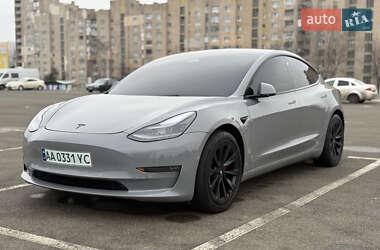 Седан Tesla Model 3 2022 в 