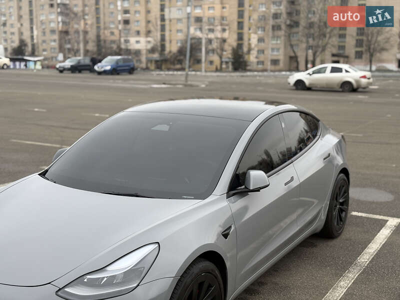 Седан Tesla Model 3 2022 в Киеве