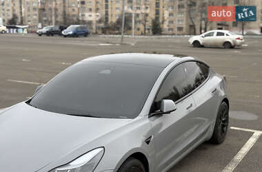 Седан Tesla Model 3 2022 в 