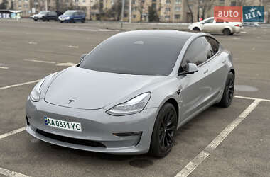 Седан Tesla Model 3 2022 в 