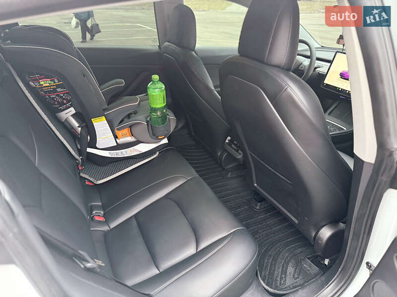 Седан Tesla Model 3 2022 в Киеве