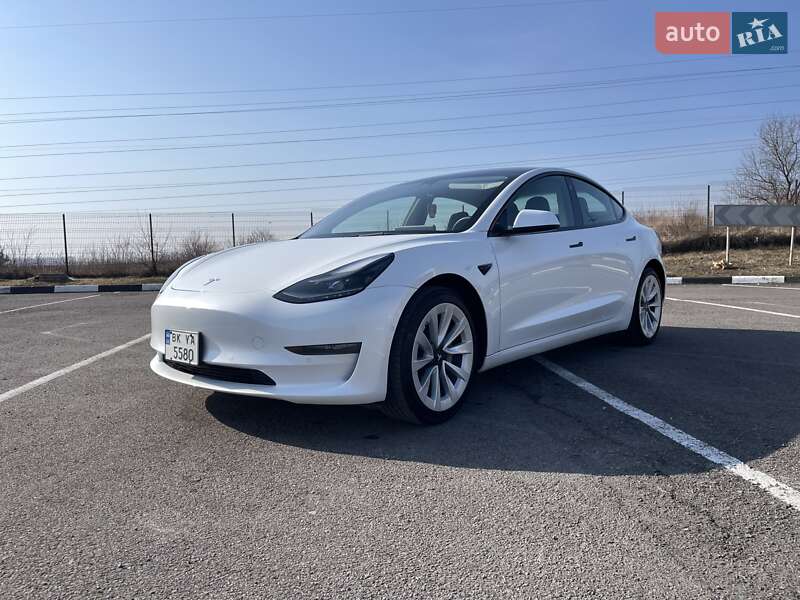 Седан Tesla Model 3 2022 в Ровно