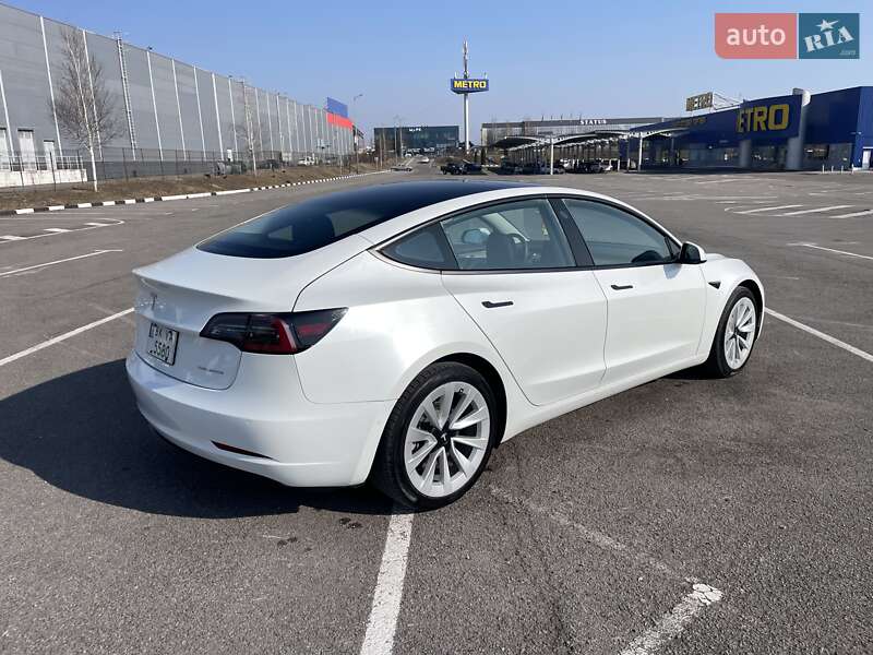 Седан Tesla Model 3 2022 в Ровно