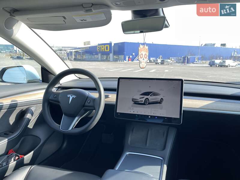 Седан Tesla Model 3 2022 в Ровно