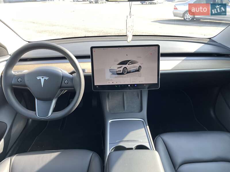 Седан Tesla Model 3 2022 в Ровно