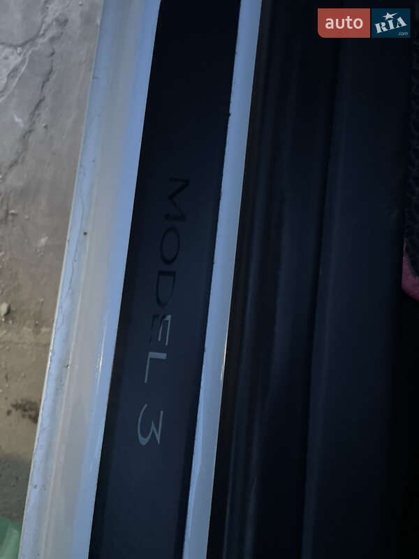 Седан Tesla Model 3 2023 в Тернополе