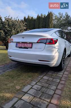 Седан Tesla Model 3 2022 в 