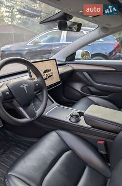 Седан Tesla Model 3 2022 в 