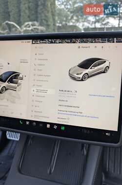Седан Tesla Model 3 2022 в 