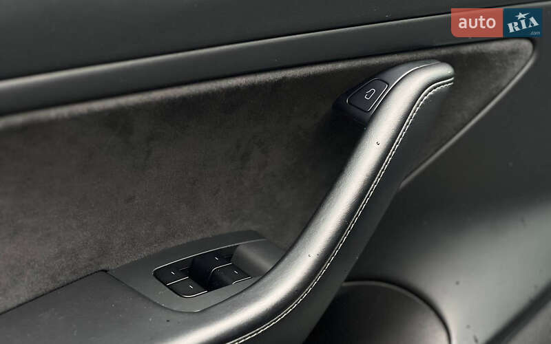 Седан Tesla Model 3 2019 в Івано-Франківську